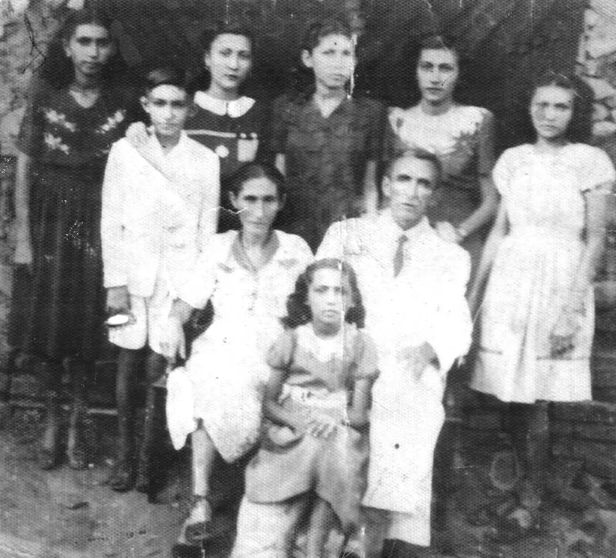 JOSÉ DOS SANTOS CHAVES, SUA ESPOSA AMÉLIA NUNES E FILHOS