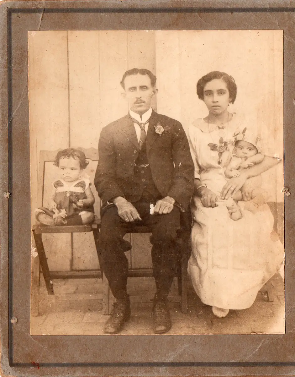 FIRMINO JOSÉ NUNES, SUA ESPOSA CÂNDIDA E FILHOS