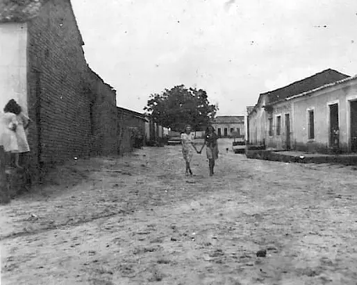 EDIFÍCIOS DO GOVERNO MUNICIPAL, CÂMARA E JUIZADO - LOGRADOUROS PÚBLICOS 