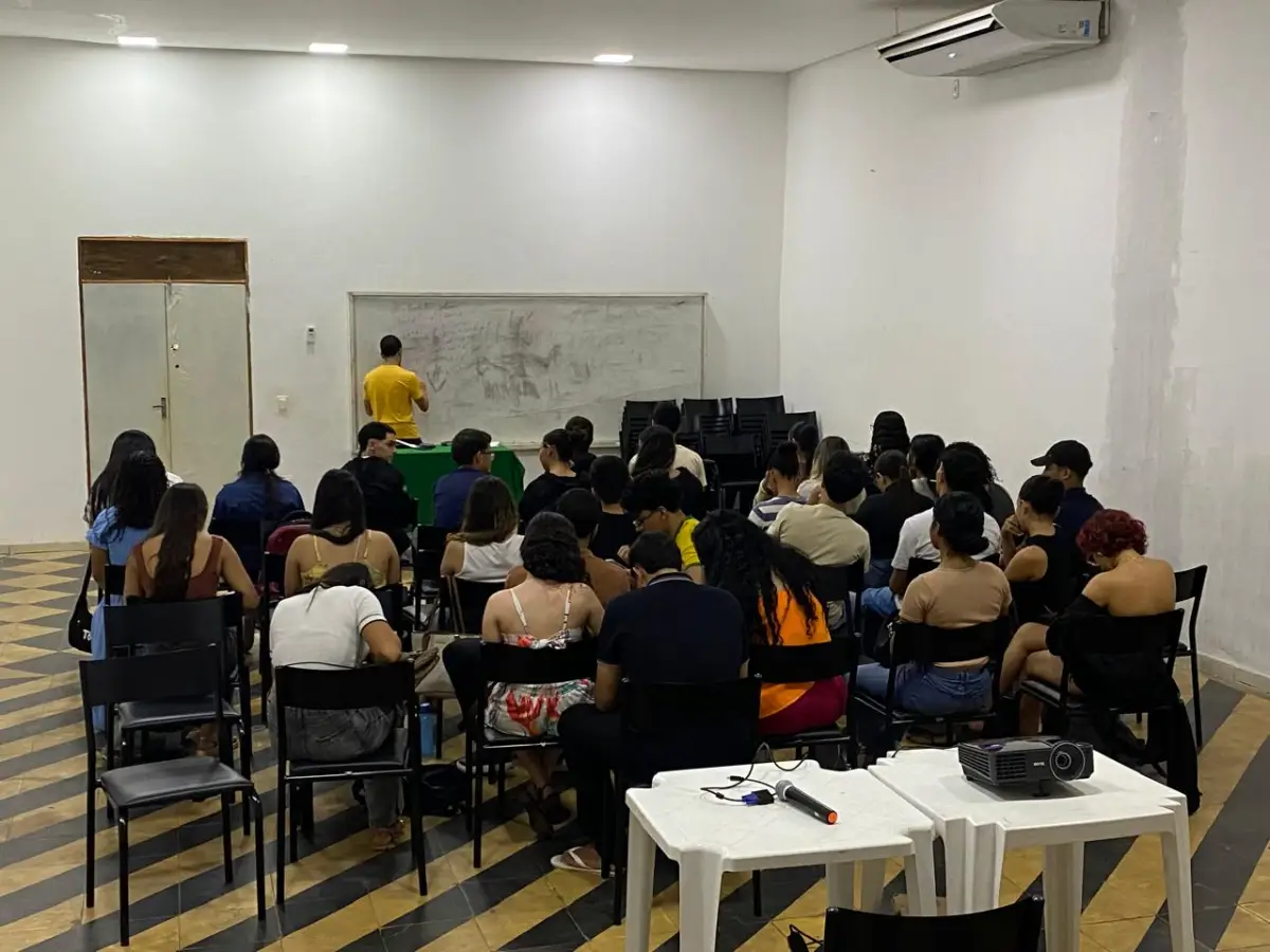 Auditório Prof. Genésio Rosado se transforma em sala de aula para atender os alunos do Cursinho Popular Profa. Iraci Barrcão.